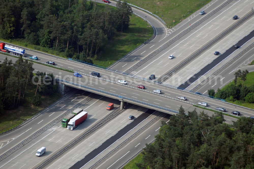 Baden-Baden from the bird's eye view: Blick auf das Autobahnkreuz Baden-Baden. Das Autobahnkreuz Baden-Baden ist Teil der A5 vom Hattenbacher Dreieck bis an die Grenze zur Schweiz. Auf 445 km Länge bestehen Verbindungen u.a. zum französischen Autobahnnetz (weiter bis Barcelona) und zur Verbindung Holland - Österreich. Als Teil der HaFraBa E.V. (Nord-Süd Verbindung) ist sie eine der meist befahrensten Strassen Europas. Das Kreuz Appenweier stellt die Verbindung von von der Staatsgrenze Frankreichs bis nach Bayern dar.