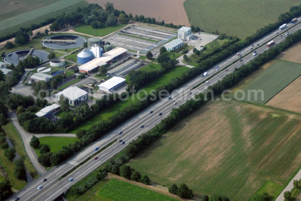 Aerial image Offenburg - Blick auf die A5 nahe Offenburg über die Kinzig mit dem Verbandsklärwerk Offenburg. Das Verbandsklärwerk wird durch die AZV Raum Offenburg betrieben. Kontakt: Zentrale, Verwaltung, 0781/9217-0. Die A5 ist Teil der HaFraBa (Hamburg Frankfurt Basel) vom Hattenbacher Dreieck bis an die Grenze zur Schweiz. Auf 445 km Länge bestehen Verbindungen u.a. zum französischen Autobahnnetz (bis Barcelona) und zur Verbindung Holland - Österreich. Die Kinzig ist ein deutscher Fluss, der den Schwarzwald und die Oberrheinische Tiefebene auf einer Länge von 95 km durchfließt.