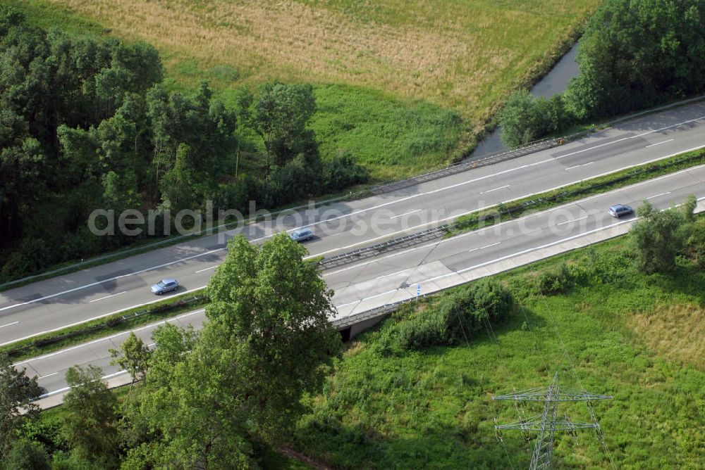 Aerial image Bühl / OT Oberbruch - Blick auf die A5 nahe Oberbruch bei Bühl über die Rench. Die Rench ist ein rechter Nebenfluss des Rheins in der Ortenau (Mittelbaden). Die A5 ist Teil der HaFraBa (Hamburg Frankfurt Basel) vom Hattenbacher Dreieck bis an die Grenze zur Schweiz. Auf 445 km Länge bestehen Verbindungen u.a. zum französischen Autobahnnetz (bis Barcelona) und zur Verbindung Holland - Österreich. Als Teil der HaFraBa E.V. (Nord-Süd Verbindung) ist sie eine der meist befahrensten Strassen Europas (in Deutschland Platz 9).