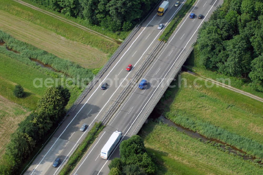 Aerial image Renchen - Blick auf die A5 nahe Renchen über die Rench. Die Rench ist ein rechter Nebenfluss des Rheins in der Ortenau (Mittelbaden). Sie entspringt am Kniebis bei Bad Griesbach im Schwarzwald und mündet nach 59 km bei Rheinau/Lichtenau/Helmlingen in den Rhein. Die A5 ist Teil der HaFraBa (Hamburg Frankfurt Basel) vom Hattenbacher Dreieck bis an die Grenze zur Schweiz. Auf 445 km Länge bestehen Verbindungen u.a. zum französischen Autobahnnetz (bis Barcelona) und zur Verbindung Holland - Österreich.