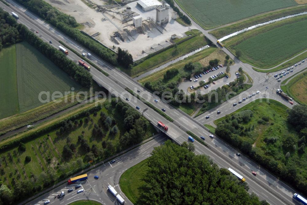 Aerial photograph Achern - Blick auf die A5 nahe Achern. Die A5 ist Teil der HaFraBa (Hamburg Frankfurt Basel) vom Hattenbacher Dreieck bis an die Grenze zur Schweiz. Auf 445 km Länge bestehen Verbindungen u.a. zum französischen Autobahnnetz (bis Barcelona) und zur Verbindung Holland - Österreich. Als Teil der HaFraBa E.V. (Nord-Süd Verbindung) ist sie eine der meist befahrensten Strassen Europas (in Deutschland Platz 9).