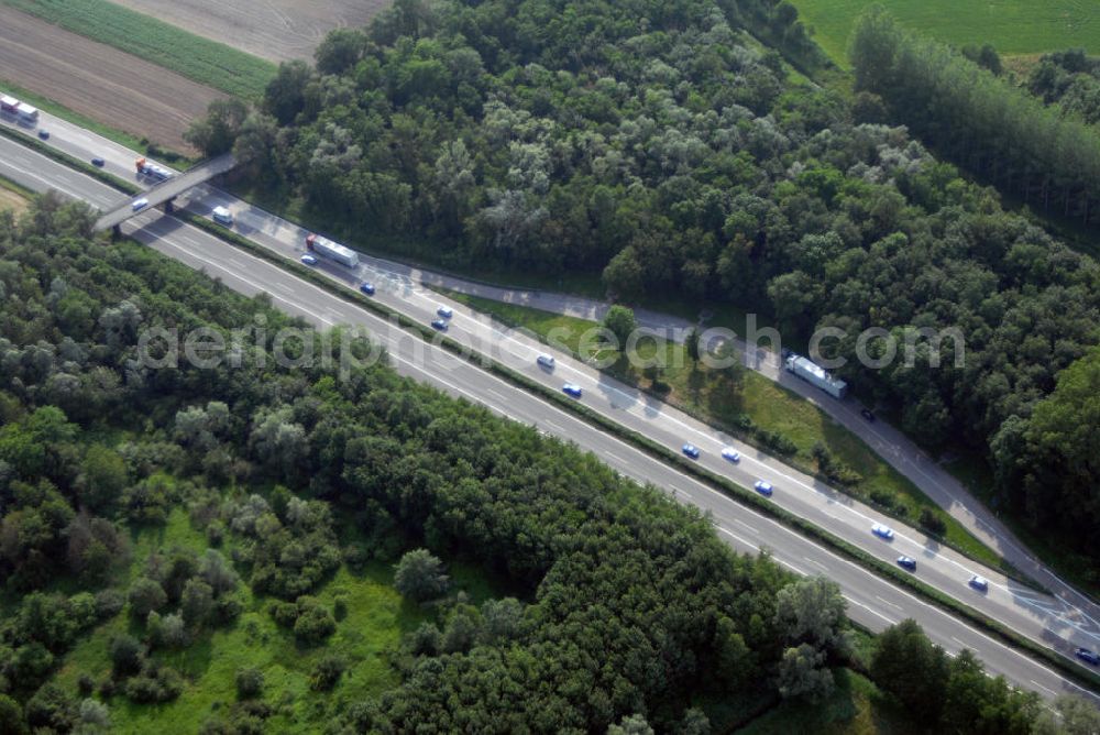 Aerial photograph Achern - Blick auf den Rastplatz an der A5 nahe Achern. Die A5 ist Teil der HaFraBa (Hamburg Frankfurt Basel) vom Hattenbacher Dreieck bis an die Grenze zur Schweiz. Auf 445 km Länge bestehen Verbindungen u.a. zum französischen Autobahnnetz (bis Barcelona) und zur Verbindung Holland - Österreich. Als Teil der HaFraBa E.V. (Nord-Süd Verbindung) ist sie eine der meist befahrensten Strassen Europas (in Deutschland Platz 9).