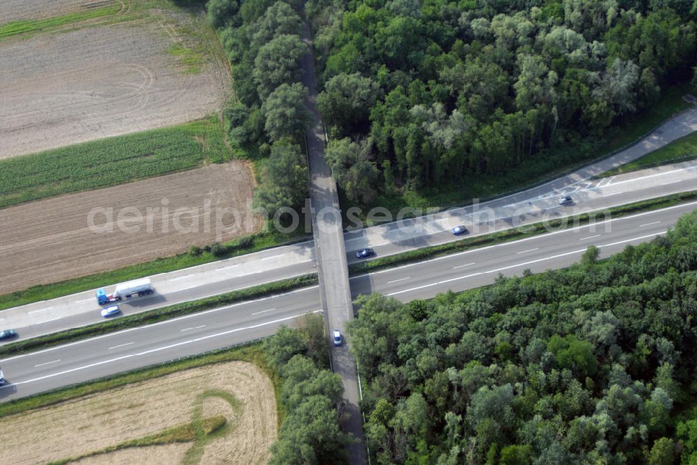 Achern from the bird's eye view: Blick auf die A5 nahe Achern. Die A5 ist Teil der HaFraBa (Hamburg Frankfurt Basel) vom Hattenbacher Dreieck bis an die Grenze zur Schweiz. Die Acher fließt in ost-westlicher Richtung vom Schwarzwald in den Rhein, parallel zur südlich verlaufenden Rench und zur nördlich verlaufenden Oos. Auf 445 km Länge bestehen Verbindungen u.a. zum französischen Autobahnnetz (bis Barcelona) und zur Verbindung Holland - Österreich. Als Teil der HaFraBa E.V. (Nord-Süd Verbindung) ist sie eine der meist befahrensten Strassen Europas (in Deutschland Platz 9).