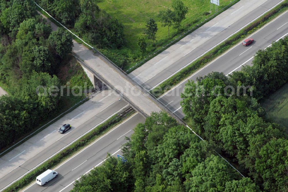 Griesheim from the bird's eye view: Blick auf die A5 nahe Griesheim. Die A5 ist Teil der HaFraBa (Hamburg Frankfurt Basel) vom Hattenbacher Dreieck bis an die Grenze zur Schweiz. Auf 445 km Länge bestehen Verbindungen u.a. zum französischen Autobahnnetz (bis Barcelona) und zur Verbindung Holland - Österreich. Als Teil der HaFraBa E.V. (Nord-Süd Verbindung) ist sie eine der meist befahrensten Strassen Europas (in Deutschland Platz 9).