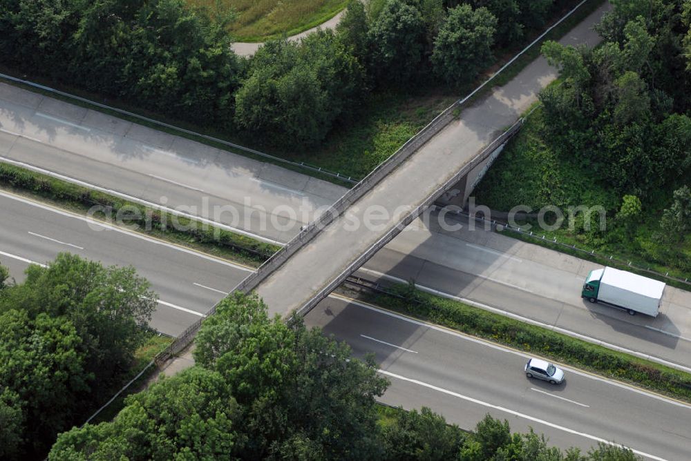 Aerial image Griesheim - Blick auf die A5 nahe Griesheim. Die A5 ist Teil der HaFraBa (Hamburg Frankfurt Basel) vom Hattenbacher Dreieck bis an die Grenze zur Schweiz. Auf 445 km Länge bestehen Verbindungen u.a. zum französischen Autobahnnetz (bis Barcelona) und zur Verbindung Holland - Österreich. Als Teil der HaFraBa E.V. (Nord-Süd Verbindung) ist sie eine der meist befahrensten Strassen Europas (in Deutschland Platz 9).