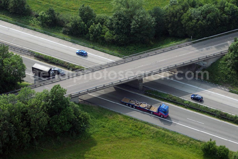 Aerial photograph Griesheim - Blick auf die A5 nahe Griesheim. Die A5 ist Teil der HaFraBa (Hamburg Frankfurt Basel) vom Hattenbacher Dreieck bis an die Grenze zur Schweiz. Auf 445 km Länge bestehen Verbindungen u.a. zum französischen Autobahnnetz (bis Barcelona) und zur Verbindung Holland - Österreich. Als Teil der HaFraBa E.V. (Nord-Süd Verbindung) ist sie eine der meist befahrensten Strassen Europas (in Deutschland Platz 9).