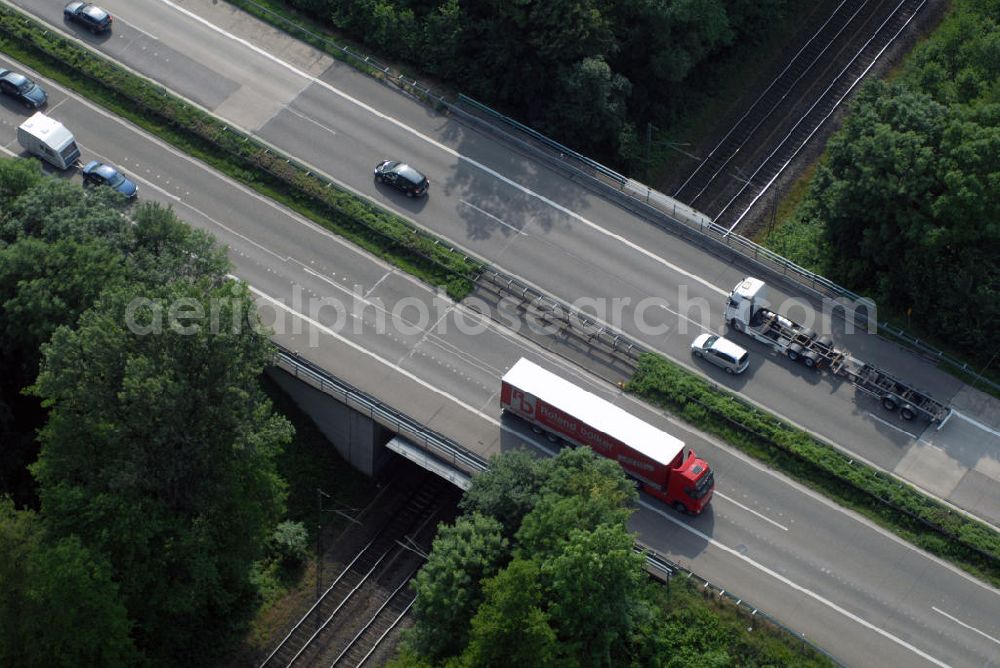 Aerial photograph Griesheim - Blick auf die A5 nahe Griesheim. Die A5 ist Teil der HaFraBa (Hamburg Frankfurt Basel) vom Hattenbacher Dreieck bis an die Grenze zur Schweiz. Auf 445 km Länge bestehen Verbindungen u.a. zum französischen Autobahnnetz (bis Barcelona) und zur Verbindung Holland - Österreich. Als Teil der HaFraBa E.V. (Nord-Süd Verbindung) ist sie eine der meist befahrensten Strassen Europas (in Deutschland Platz 9).