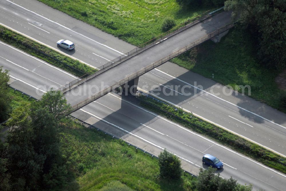 Ottersweier / OT Unzhurst from above - Blick auf eine Brücke der A5 bei Unzhurst nahe Ottersweier. Die A5 ist Teil der HaFraBa (Hamburg Frankfurt Basel) vom Hattenbacher Dreieck bis an die Grenze zur Schweiz. Auf 445 km Länge bestehen Verbindungen u.a. zum französischen Autobahnnetz (bis Barcelona) und zur Verbindung Holland - Österreich. Als Teil der HaFraBa E.V. (Nord-Süd Verbindung) ist sie eine der meist befahrensten Strassen Europas.