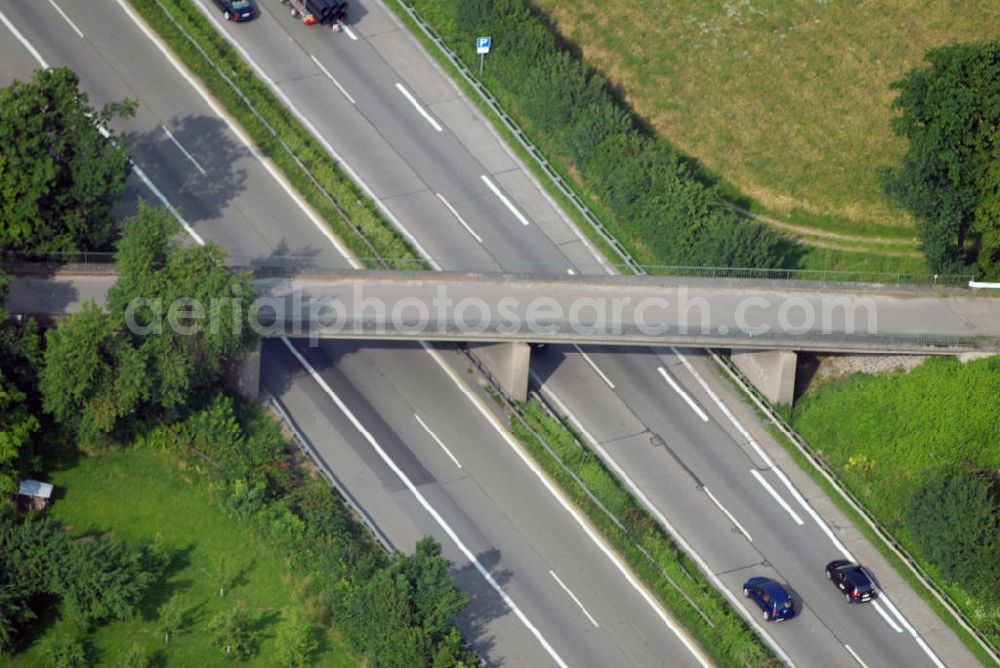 Ottersweier / OT Unzhurst from above - Blick auf eine Brücke der A5 bei Unzhurst nahe Ottersweier. Die A5 ist Teil der HaFraBa (Hamburg Frankfurt Basel) vom Hattenbacher Dreieck bis an die Grenze zur Schweiz. Auf 445 km Länge bestehen Verbindungen u.a. zum französischen Autobahnnetz (bis Barcelona) und zur Verbindung Holland - Österreich. Als Teil der HaFraBa E.V. (Nord-Süd Verbindung) ist sie eine der meist befahrensten Strassen Europas.