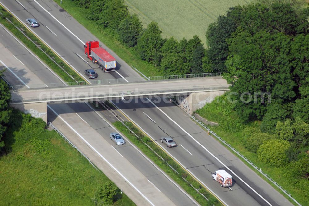 Aerial photograph Renchen - Blick auf eine Brücke an der A5 nahe Renchen. Die A5 ist Teil der HaFraBa (Hamburg Frankfurt Basel) vom Hattenbacher Dreieck bis an die Grenze zur Schweiz. Auf 445 km Länge bestehen Verbindungen u.a. zum französischen Autobahnnetz (bis Barcelona) und zur Verbindung Holland - Österreich. Als Teil der HaFraBa E.V. (Nord-Süd Verbindung) ist sie eine der meist befahrensten Strassen Europas (in Deutschland Platz 9).