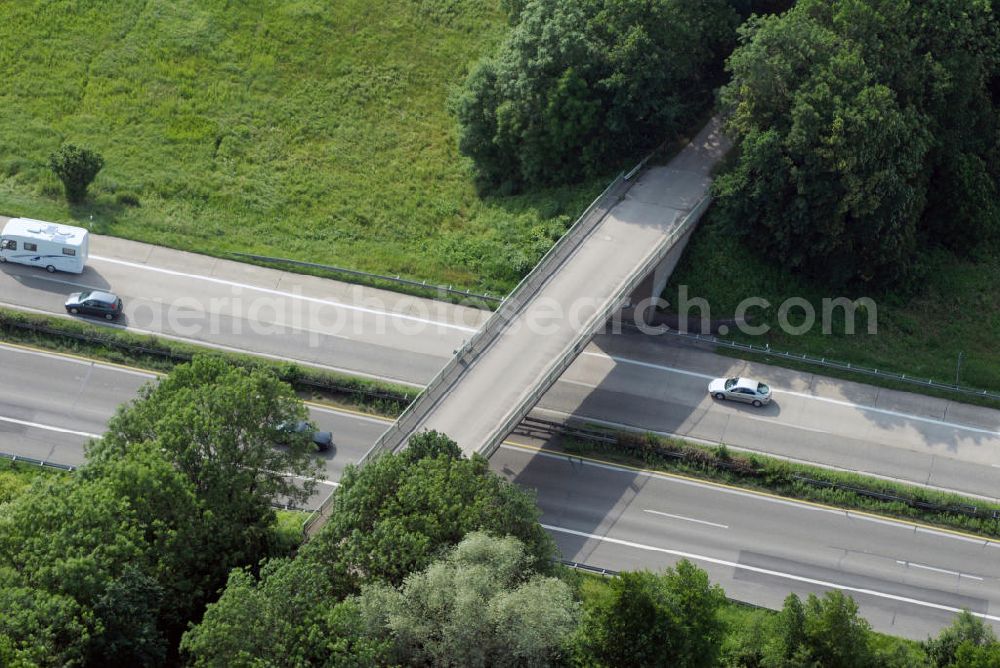 Renchen from the bird's eye view: Blick auf eine Brücke an der A5 nahe Renchen. Die A5 ist Teil der HaFraBa (Hamburg Frankfurt Basel) vom Hattenbacher Dreieck bis an die Grenze zur Schweiz. Auf 445 km Länge bestehen Verbindungen u.a. zum französischen Autobahnnetz (bis Barcelona) und zur Verbindung Holland - Österreich. Als Teil der HaFraBa E.V. (Nord-Süd Verbindung) ist sie eine der meist befahrensten Strassen Europas (in Deutschland Platz 9).