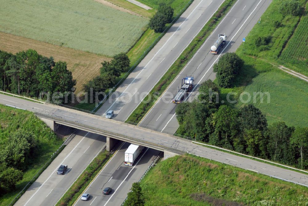 Aerial photograph Renchen - Blick auf eine Brücke an der A5 nahe Renchen. Die A5 ist Teil der HaFraBa (Hamburg Frankfurt Basel) vom Hattenbacher Dreieck bis an die Grenze zur Schweiz. Auf 445 km Länge bestehen Verbindungen u.a. zum französischen Autobahnnetz (bis Barcelona) und zur Verbindung Holland - Österreich. Als Teil der HaFraBa E.V. (Nord-Süd Verbindung) ist sie eine der meist befahrensten Strassen Europas (in Deutschland Platz 9).