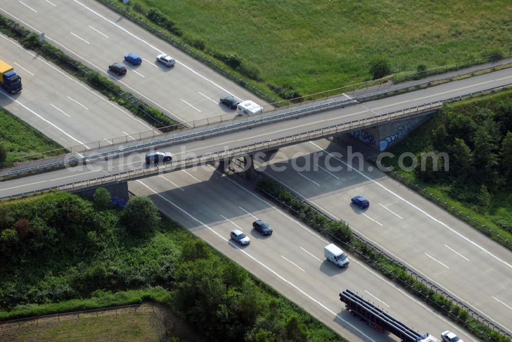 Aerial photograph Sinzheim - Blick auf eine Brücke der A5 nahe Sinzheim. Die A5 ist Teil der HaFraBa (Hamburg Frankfurt Basel) vom Hattenbacher Dreieck bis an die Grenze zur Schweiz. Auf 445 km Länge bestehen Verbindungen u.a. zum französischen Autobahnnetz (bis Barcelona) und zur Verbindung Holland - Österreich. Als Teil der HaFraBa E.V. (Nord-Süd Verbindung) ist sie eine der meist befahrensten Strassen Europas (in Deutschland Platz 9).