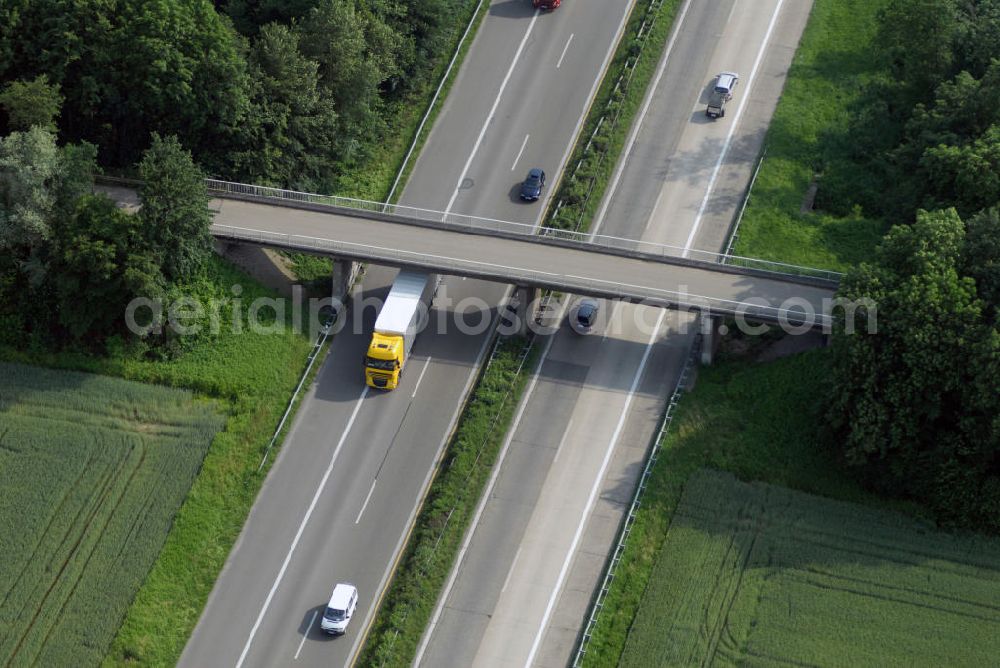 Appenweier / OT Urloffen from the bird's eye view: Blick auf die A5 nahe Urloffen. Die A5 ist Teil der HaFraBa (Hamburg Frankfurt Basel) vom Hattenbacher Dreieck bis an die Grenze zur Schweiz. Auf 445 km Länge bestehen Verbindungen u.a. zum französischen Autobahnnetz (bis Barcelona) und zur Verbindung Holland - Österreich. Als Teil der HaFraBa E.V. (Nord-Süd Verbindung) ist sie eine der meist befahrensten Strassen Europas (in Deutschland Platz 9).