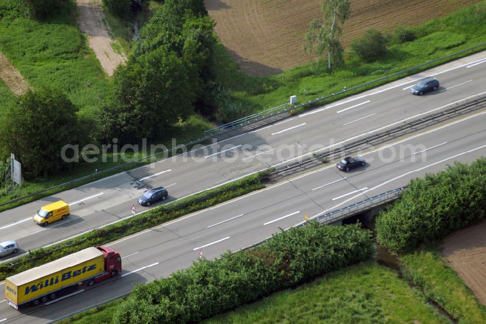 Aerial image Appenweier / OT Urloffen - Blick auf die A5 nahe Urloffen. Die A5 ist Teil der HaFraBa (Hamburg Frankfurt Basel) vom Hattenbacher Dreieck bis an die Grenze zur Schweiz. Auf 445 km Länge bestehen Verbindungen u.a. zum französischen Autobahnnetz (bis Barcelona) und zur Verbindung Holland - Österreich. Als Teil der HaFraBa E.V. (Nord-Süd Verbindung) ist sie eine der meist befahrensten Strassen Europas.