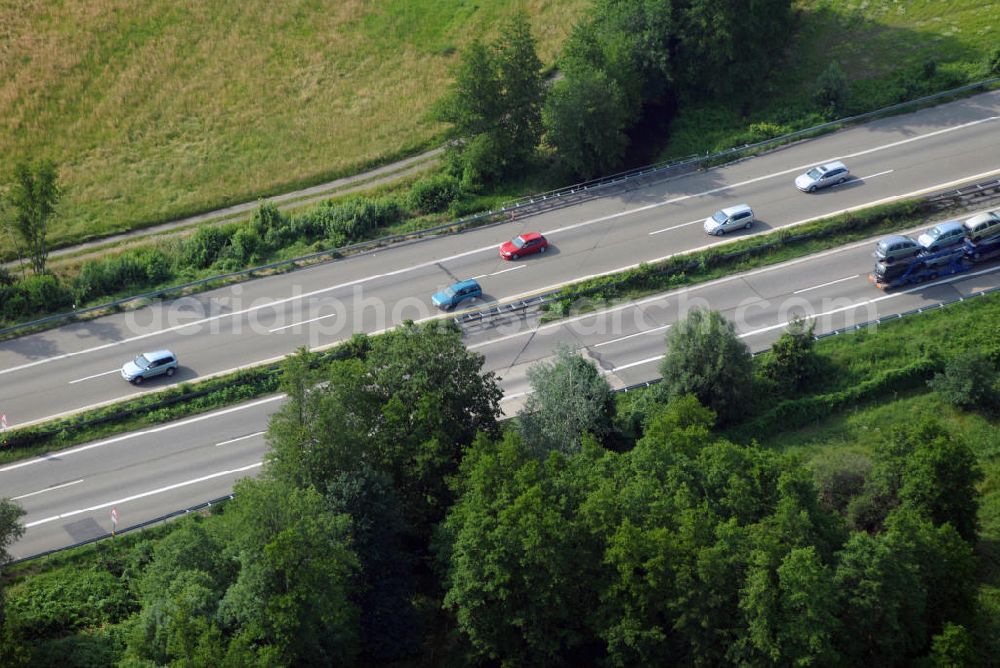 Ottersweier / OT Unzhurst from the bird's eye view: Blick auf die A5 bei Unzhurst nahe Ottersweier. Die A5 ist Teil der HaFraBa (Hamburg Frankfurt Basel) vom Hattenbacher Dreieck bis an die Grenze zur Schweiz. Auf 445 km Länge bestehen Verbindungen u.a. zum französischen Autobahnnetz (bis Barcelona) und zur Verbindung Holland - Österreich. Als Teil der HaFraBa E.V. (Nord-Süd Verbindung) ist sie eine der meist befahrensten Strassen Europas.