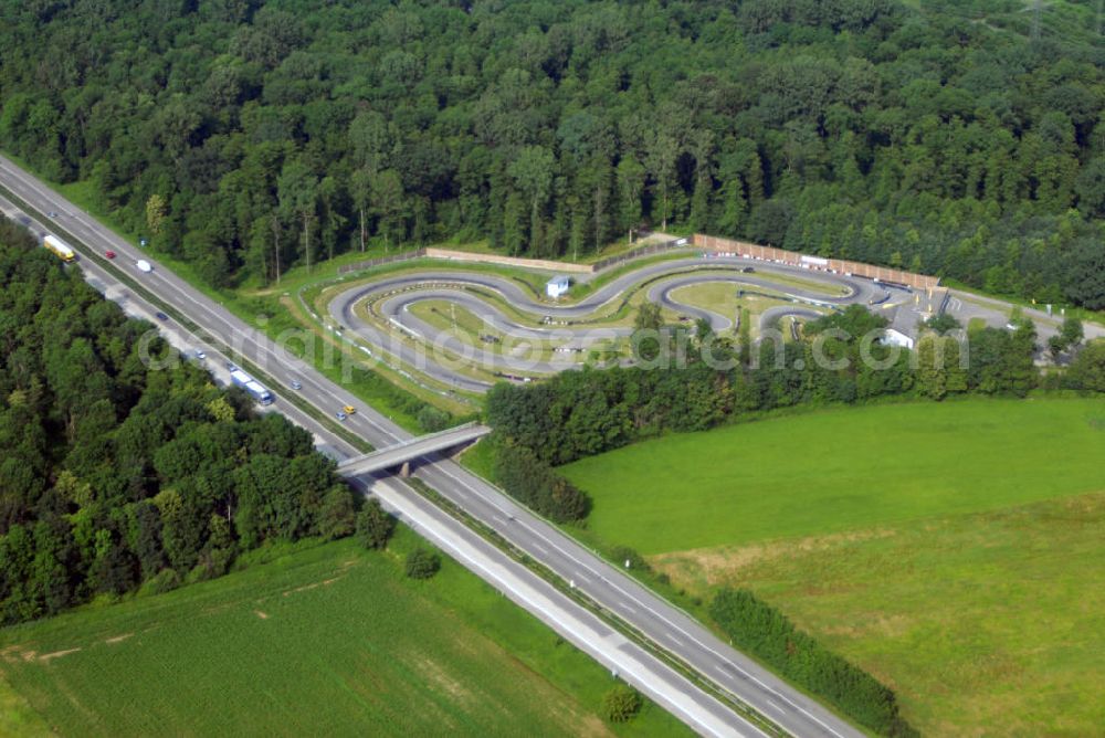 Aerial photograph Appenweier / OT Urloffen - Blick auf die A5 mit der Outdoorkartbahn des RMSV e.V. Ortenauring Urloffen. Die A5 ist Teil der HaFraBa (Hamburg Frankfurt Basel) vom Hattenbacher Dreieck bis an die Grenze zur Schweiz. Die Kartbahn wurde 1983 eröffnet und war noch 622m lang. Nach der Neueröffnung 2005 beträgt die länge 840m. Die Bahn ist ganzjährig geöffnet und Leihkarts stehen zur Verfügung. Kontakt: Artur Hätti, Schwabweg 2, 77767 Appenweier, Tel.: 07805-2844, haetti.kartsport-Urloffen@t-online.de