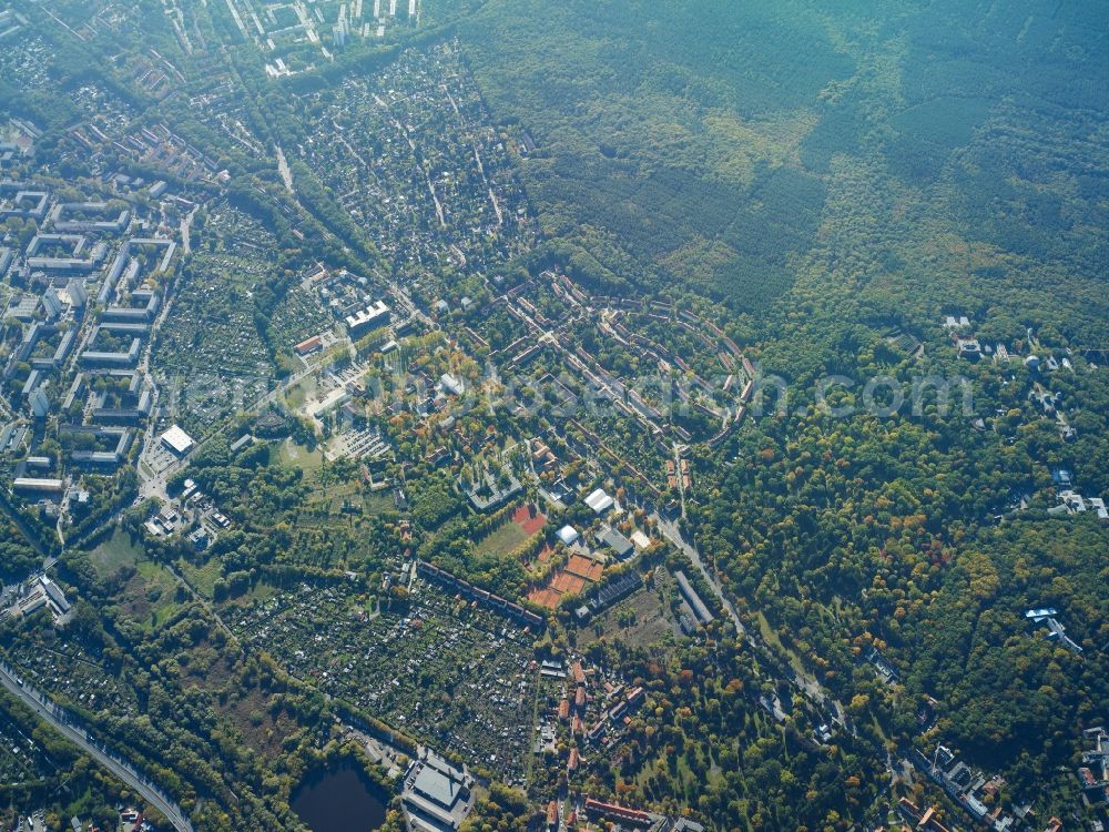 Potsdam from the bird's eye view: Telegrafenberg Hill in the Potsdam-South part of Potsdam in the state of Brandenburg. The tower Einsteinturm as well as research facilities are located here. The residential area of Teltower Vorstadt is located in the East of it