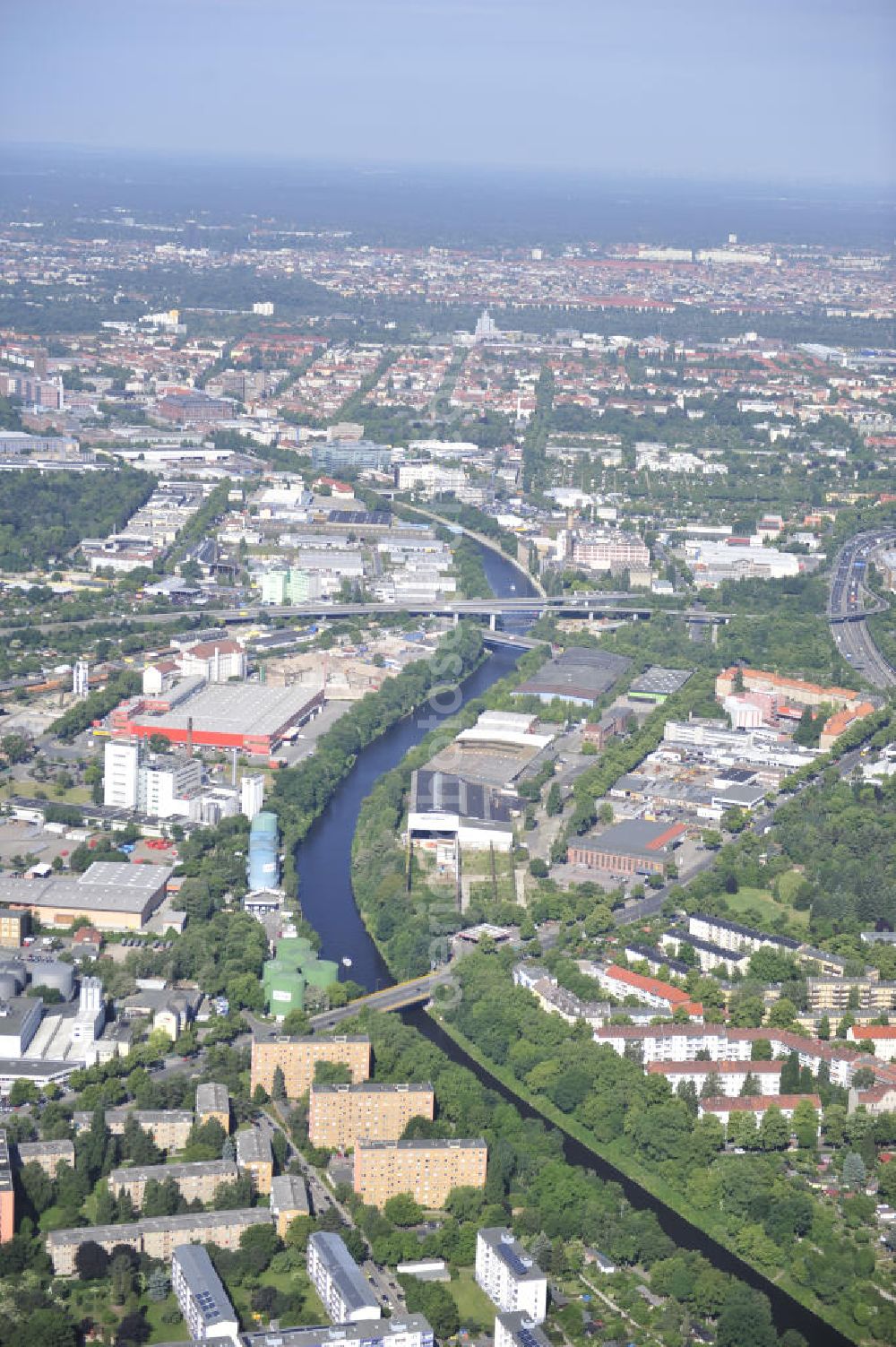 Berlin from above - Look at the Teltow sewer, the industrial area with the distribution point of Klinger and the building centre Hornbach Berlin-Neukölln and the St.-Simeon and St. Lukas chruchyard