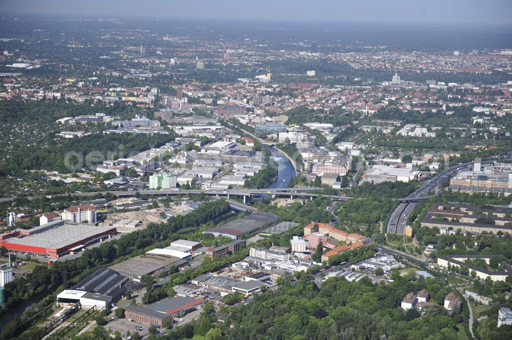 Aerial photograph Berlin - Look at the Teltow sewer, the industrial area with the distribution point of Klinger and the building centre Hornbach Berlin-Neukölln and the St.-Simeon and St. Lukas chruchyard