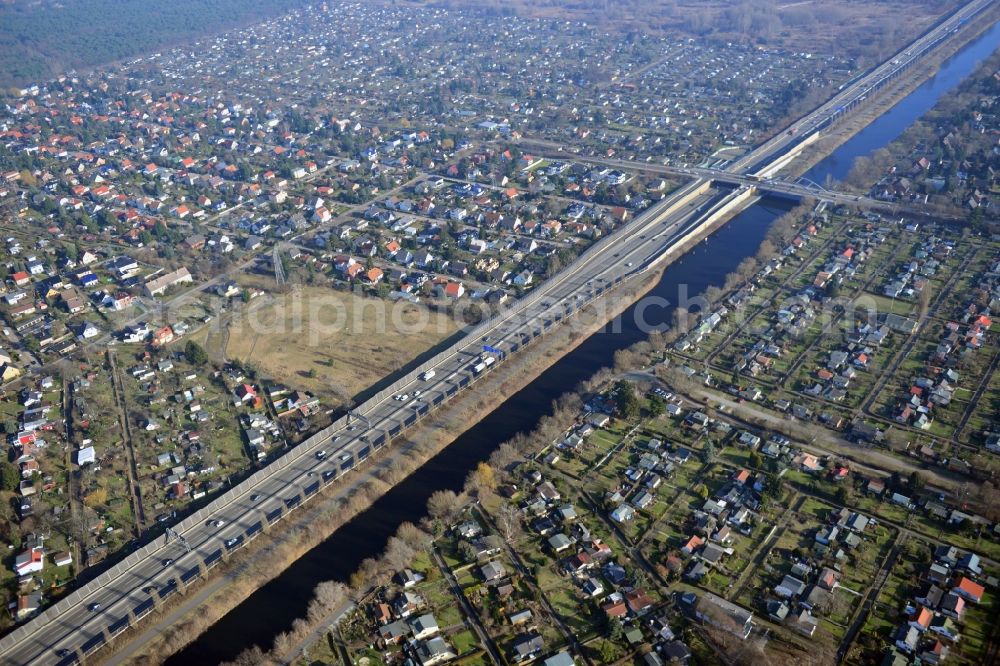 Berlin from the bird's eye view: View of the canal Teltowkanal in the district Britz in Berlin