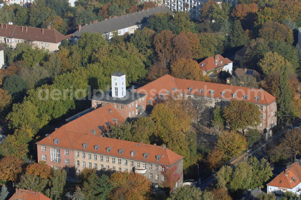 Aerial photograph Berlin - Blick auf die Tempelherren-Grundschule in Berlin-Schöneberg. Kontakt: Boelckestr. 58-60, 12101 Berlin, Tel. 030 756026 65, Fax 030 756026 16, E-Mail: tempelherren@schulen-tempelhof-schoeneberg.de