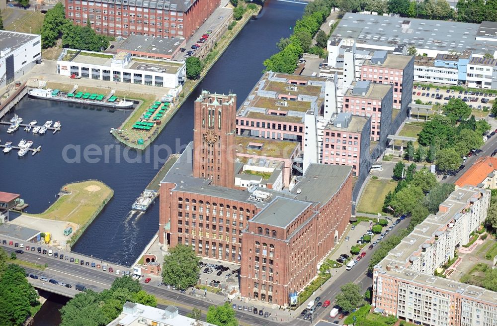 Aerial photograph Berlin - The shopping, leisure and culture centre Tempelhofer Hafen in Berlin near the office building Ullsteinhaus