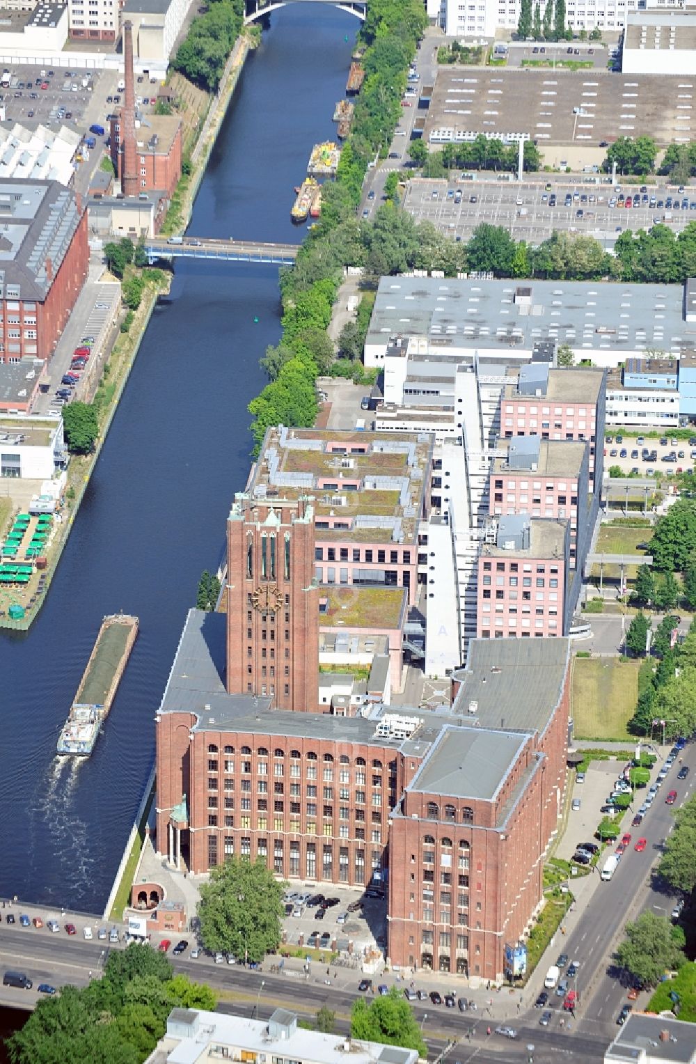 Berlin from the bird's eye view: The shopping, leisure and culture centre Tempelhofer Hafen in Berlin near the office building Ullsteinhaus