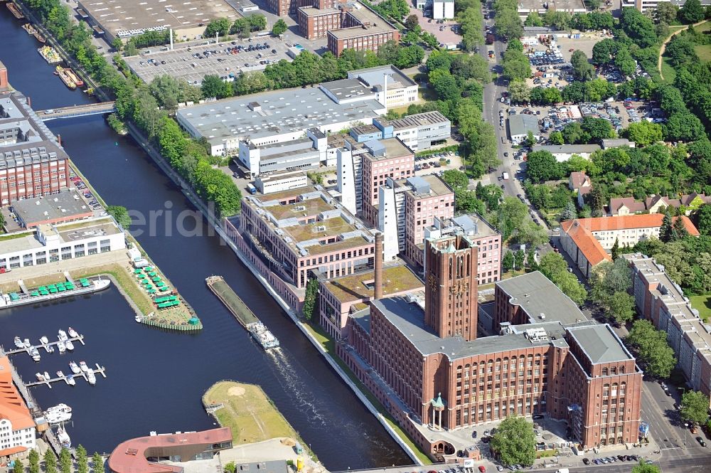 Berlin from above - The shopping, leisure and culture centre Tempelhofer Hafen in Berlin near the office building Ullsteinhaus