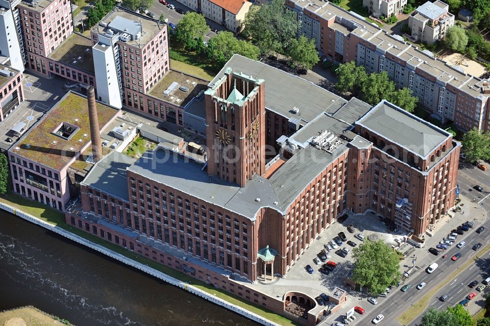 Aerial image Berlin - The shopping, leisure and culture centre Tempelhofer Hafen in Berlin near the office building Ullsteinhaus