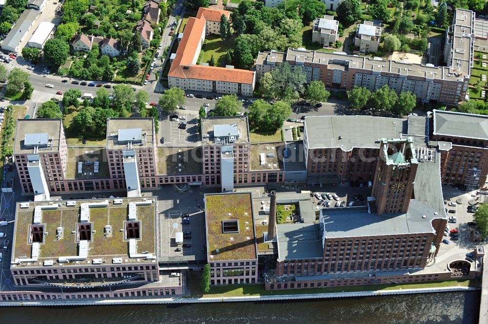 Aerial photograph Berlin - The shopping, leisure and culture centre Tempelhofer Hafen in Berlin near the office building Ullsteinhaus