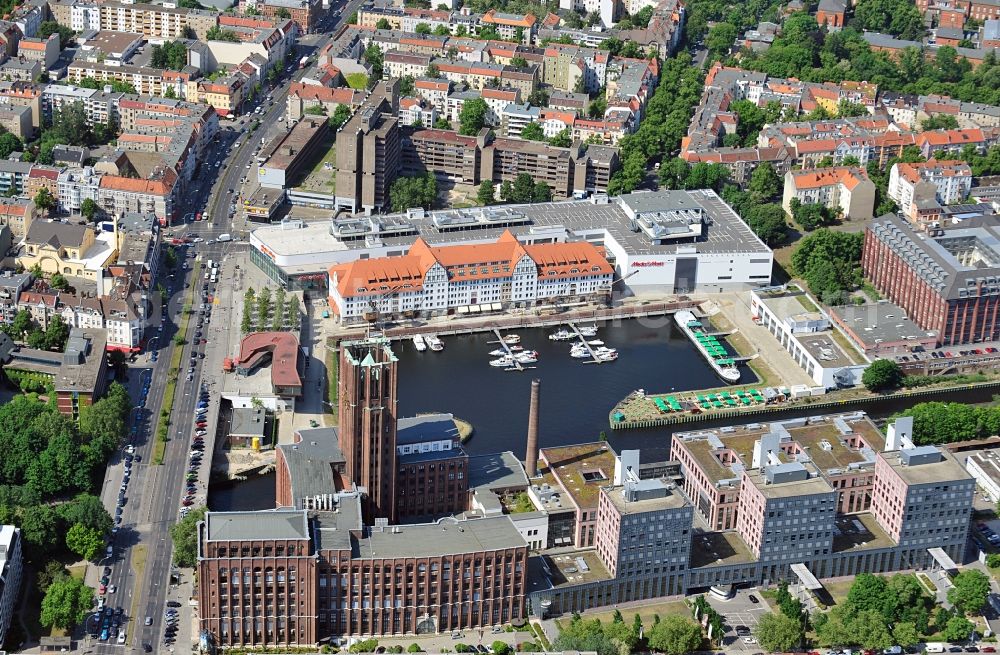 Aerial photograph Berlin - The shopping, leisure and culture centre Tempelhofer Hafen in Berlin near the office building Ullsteinhaus