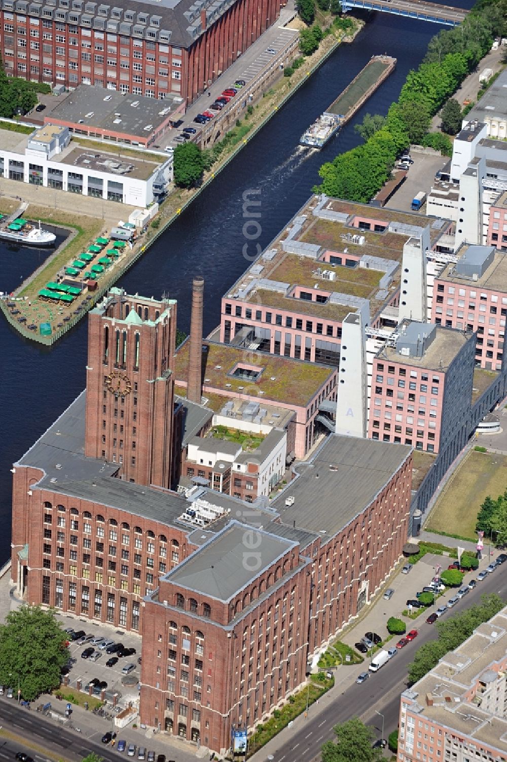 Aerial image Berlin - The shopping, leisure and culture centre Tempelhofer Hafen in Berlin near the office building Ullsteinhaus