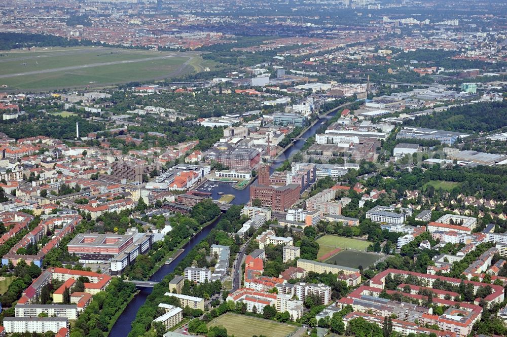 Aerial image Berlin - The shopping, leisure and culture centre Tempelhofer Hafen in Berlin near the office building Ullsteinhaus