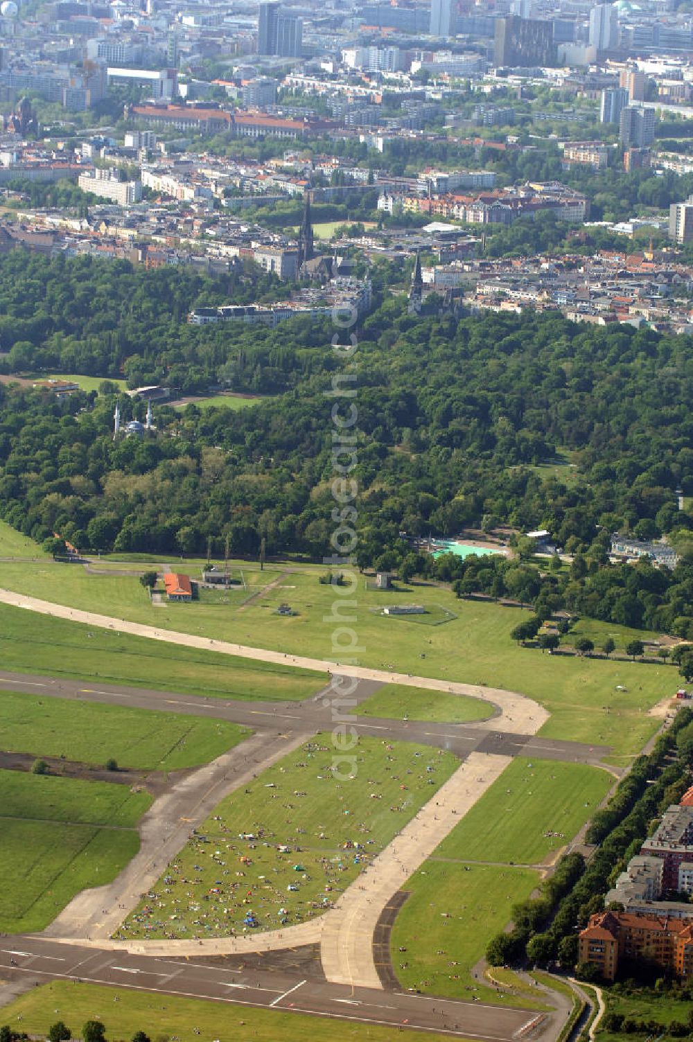 Berlin from the bird's eye view: Blick auf den Tempelhofer Park auf dem Gelände des ehemaligen Flughafens Berlin-Tempelhof. Der Park wurde am 8. Mai 2010 eröffnet und ist mit über 300 Hektar Berlins größter Park. View of the Tempelhofer Park on the grounds of the former airport Berlin-Tempelhof. The park was opened on 8th May 2010 and is with over 300 hectares Berlin's largest park.