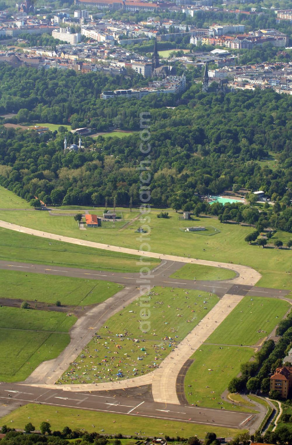 Aerial image Berlin - Blick auf den Tempelhofer Park auf dem Gelände des ehemaligen Flughafens Berlin-Tempelhof. Der Park wurde am 8. Mai 2010 eröffnet und ist mit über 300 Hektar Berlins größter Park. View of the Tempelhofer Park on the grounds of the former airport Berlin-Tempelhof. The park was opened on 8th May 2010 and is with over 300 hectares Berlin's largest park.