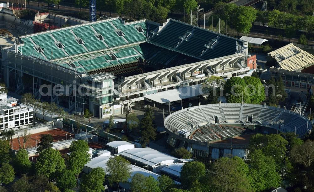 Paris from the bird's eye view: Tennis Sports facility grounds of the Arena stadium Philippe-Chatrier Court Stade Roland Garros an der Avenue Gordon Bennett in Paris in Ile-de-France, France