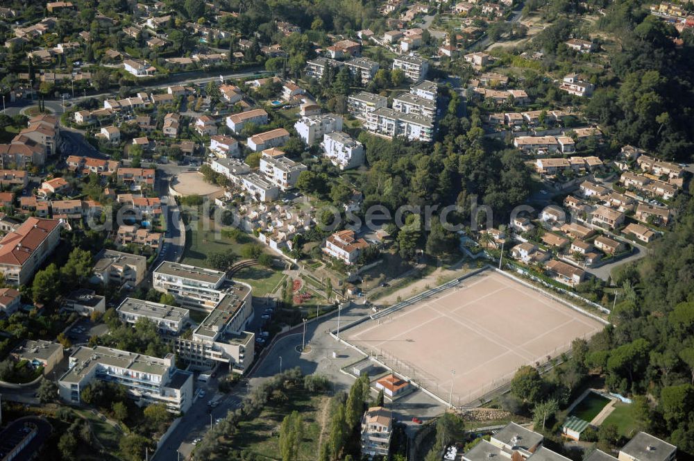 Aerial photograph Cannes - Blick auf die Tennisanlage im Vorort Ranguin von Cannes Frankreich. Ranguin liegt zwar en wenig entfernt vom Zentrum in Cannes und den Stränden, trotzdem sind in den letzten Jahren viele neue Hotels entstanden, deren Gäste die Anlage nutzen. Kontakt Touristinfo: Cannes Tourist Office, Palais des Festivals, La Croisette, Tel. +33(0)492 99842 2, Fax +33(0)492 99842 3, Email: tourisme@palaisdesfestivals.com