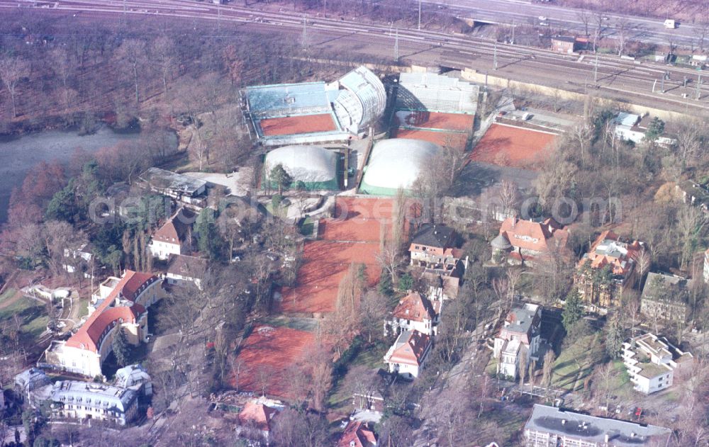 Aerial image Berlin - Tennis court sports field of Lawn-Tennis-Turnier-Club Rot-Weiss e.V. on street Gottfried-von-Cramm-Weg in the district Grunewald in Berlin, Germany