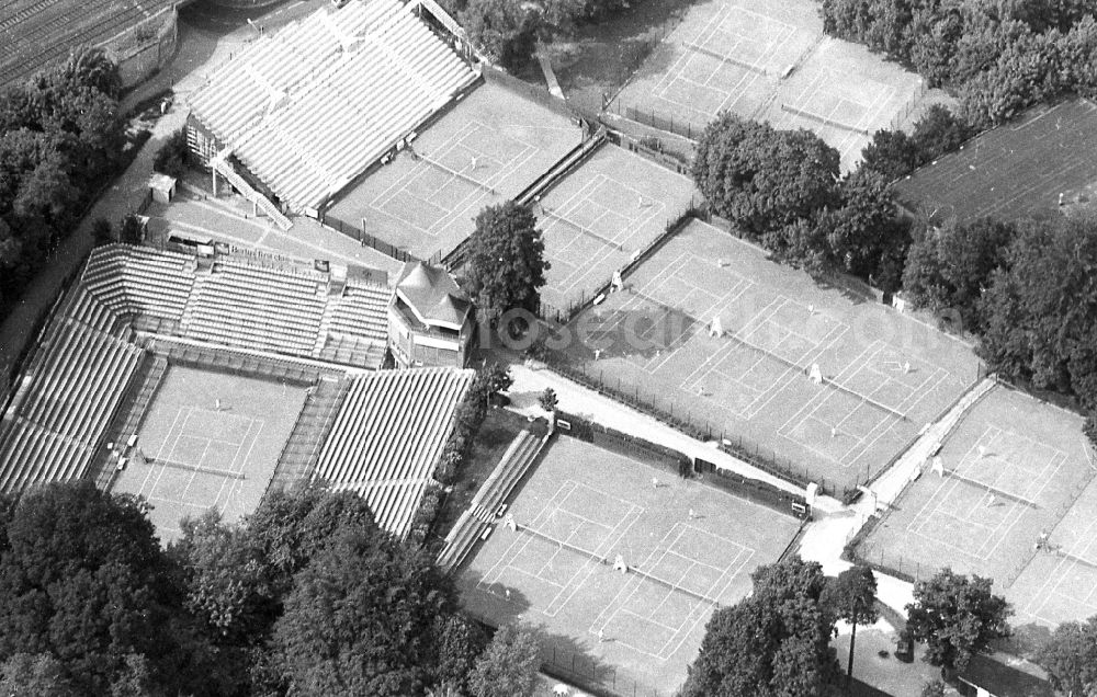 Aerial photograph Berlin - Tennis court sports field of Lawn-Tennis-Turnier-Club Rot-Weiss e.V. on street Gottfried-von-Cramm-Weg in the district Grunewald in Berlin, Germany