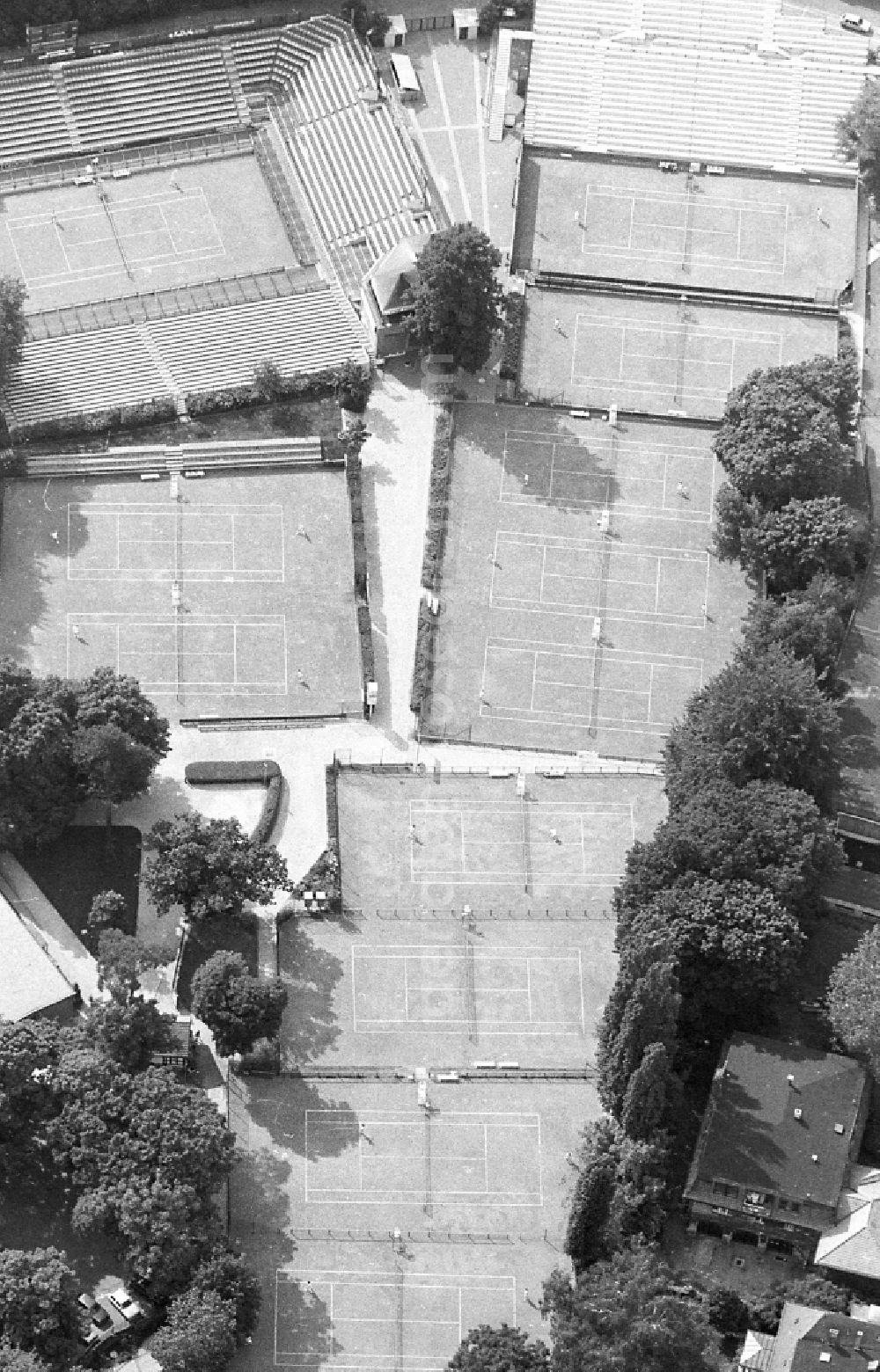 Berlin from above - Tennis court sports field of Lawn-Tennis-Turnier-Club Rot-Weiss e.V. on street Gottfried-von-Cramm-Weg in the district Grunewald in Berlin, Germany