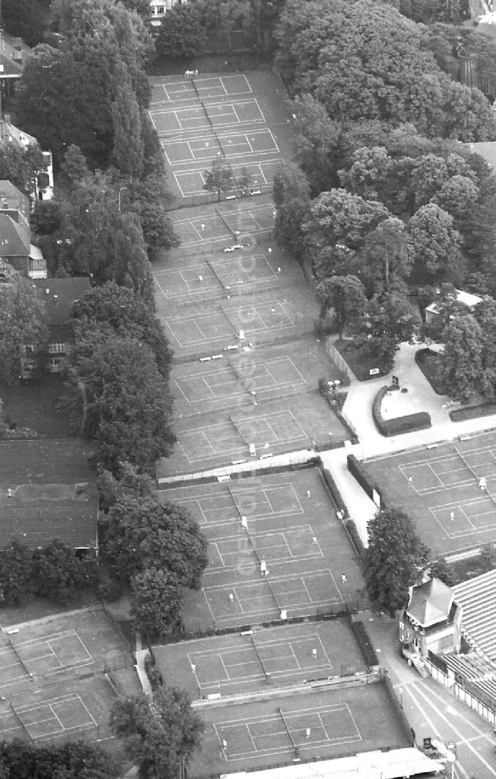 Berlin from above - Tennis court sports field of Lawn-Tennis-Turnier-Club Rot-Weiss e.V. on street Gottfried-von-Cramm-Weg in the district Grunewald in Berlin, Germany