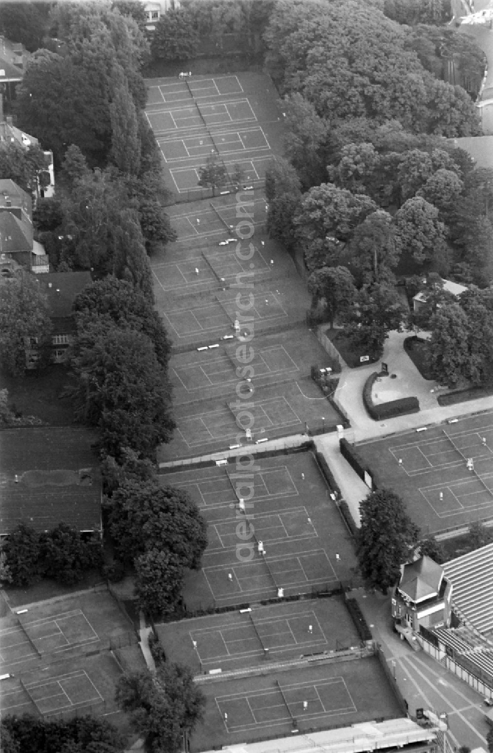 Aerial image Berlin - Tennis court sports field of Lawn-Tennis-Turnier-Club Rot-Weiss e.V. on street Gottfried-von-Cramm-Weg in the district Grunewald in Berlin, Germany