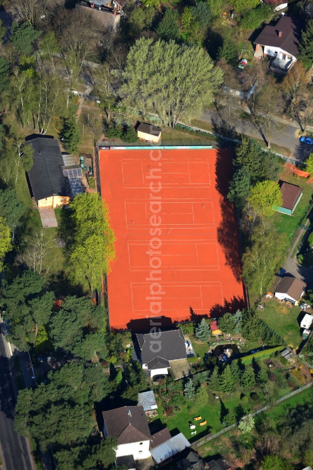 Falkensee from the bird's eye view: Tennis - Sports court of the TC-Yellow-White Falkensee in Brandenburg