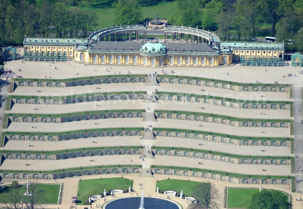 Aerial image Potsdam - View of the fountain in the park of castle Sanssouci in Potsdam. It was built in 1745 together with the flower garden in the Baroque style in the order of the Prussian King Frederick II