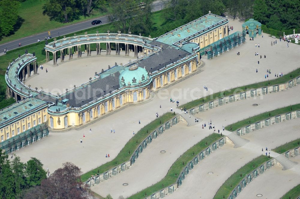 Aerial photograph Potsdam - View of the fountain in the park of castle Sanssouci in Potsdam. It was built in 1745 together with the flower garden in the Baroque style in the order of the Prussian King Frederick II