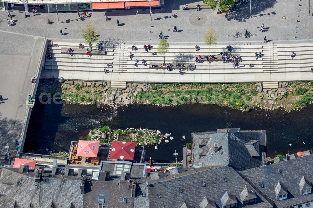 Aerial photograph Siegen - Riparian zones on the course of the river of Sieg along the Brueof-Buesch-Strasse in Siegen in the state North Rhine-Westphalia, Germany