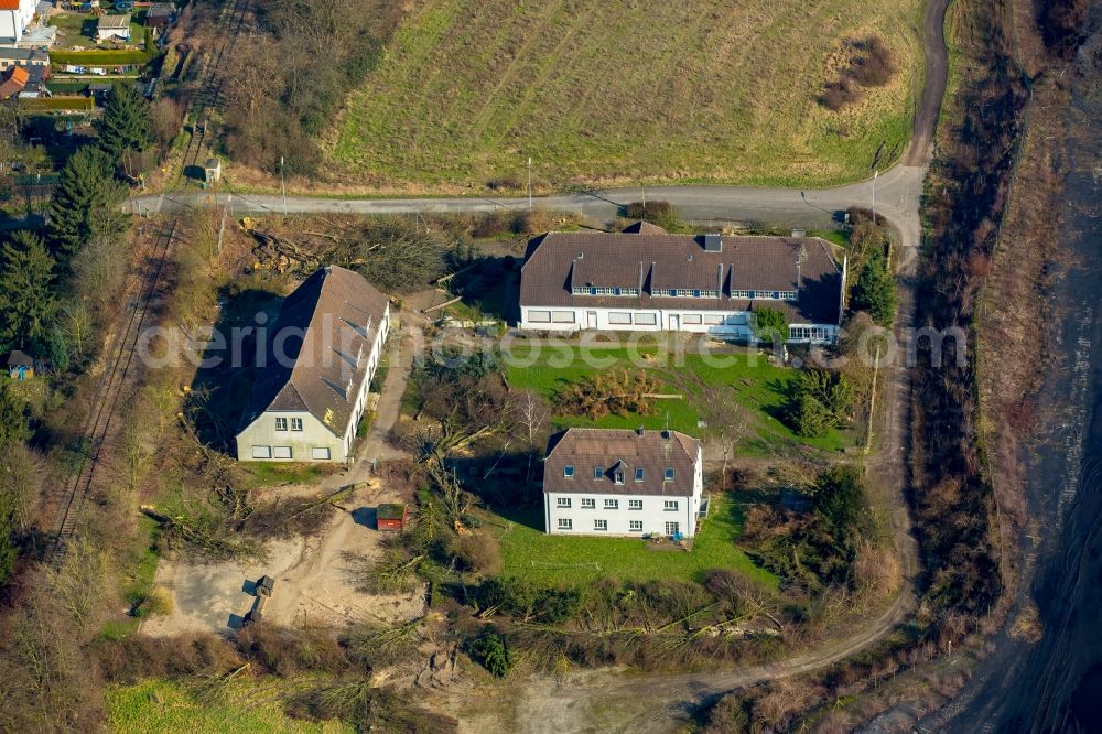 Aerial image Kamp-Lintfort - Terhardtshof in the South of Kamp-Lintfort in the state of North Rhine-Westphalia. The buildings are home to a children's daycare facility and the ADAC Motorclub 1950