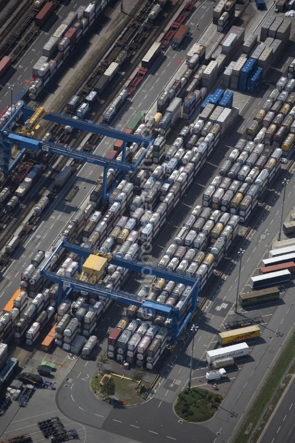 Mannheim from above - Terminal and quays of the MCT Mannheim Container Terminal Rhein-Neckar GmbH in Mannheim in Baden-Wuerttemberg