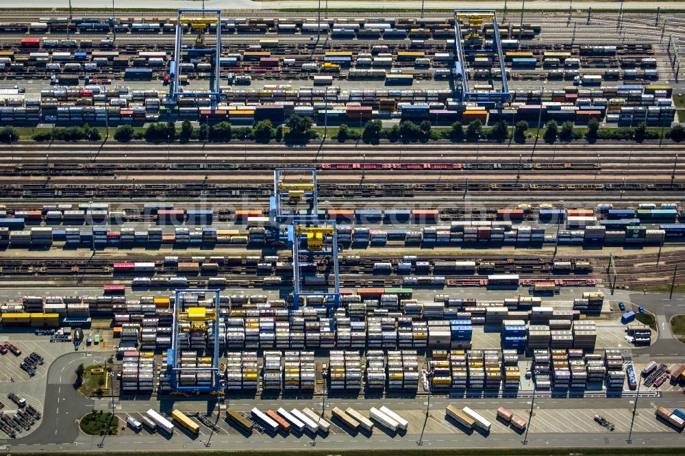 Mannheim from the bird's eye view: Terminal and quays of the MCT Mannheim Container Terminal Rhein-Neckar GmbH in Mannheim in Baden-Wuerttemberg